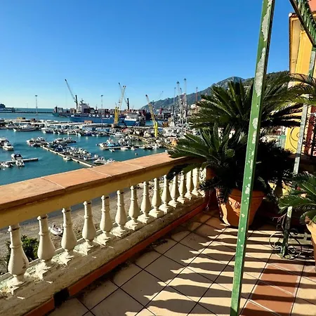 Apartment La Terrazza Sul Porto Salerno